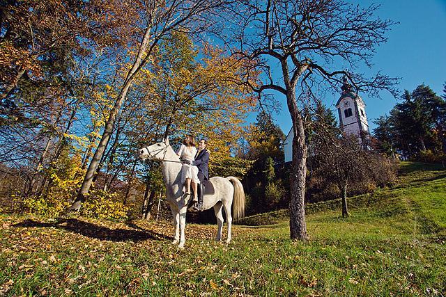 Poročna fotografija s konjem