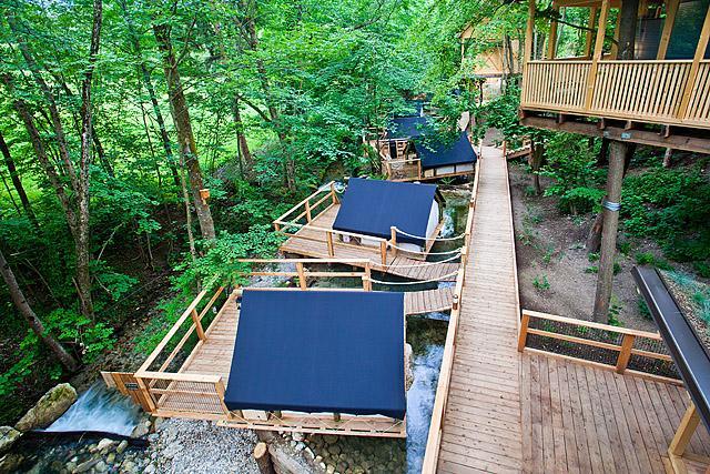 Šotori na pomolu Garden Village