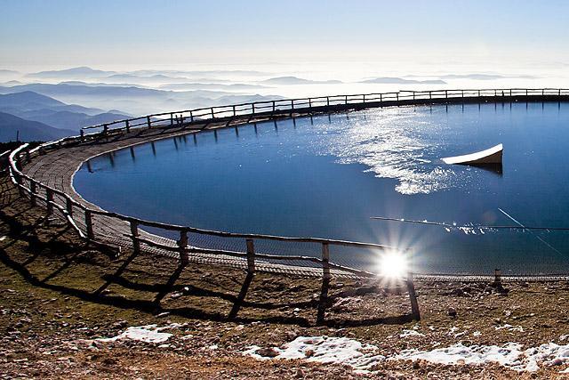Jezero na Zvohu Krvavec