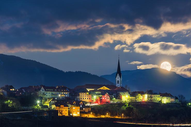 Radovljica in polna luna